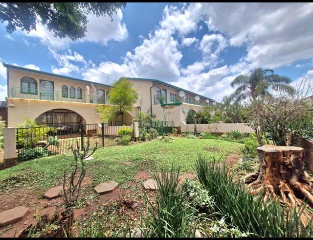 3 BEDROOM TOWNHOUSE FOR SALE IN SINOVILLE